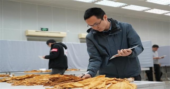 破天荒！电子烟商家微信二维码“云中白鹤”