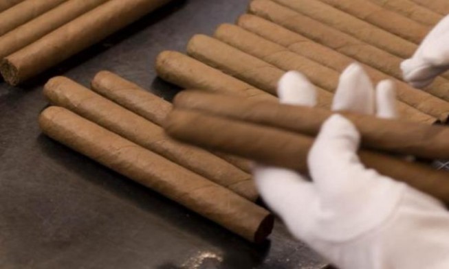 梅比乌斯E-SERIES 1mg蓝莓爆珠超细长杆日版价钱批发 梅比乌斯E-SERIES 1mg蓝莓爆珠超细长杆日版多少钱一盒？