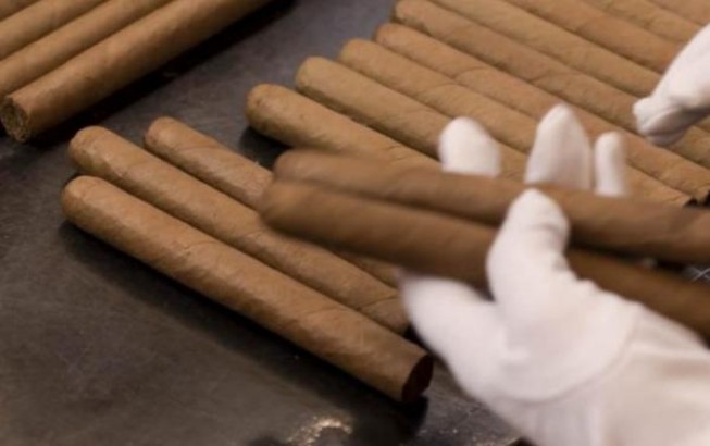 热点讨论！香烟批发软紫“心心相印”