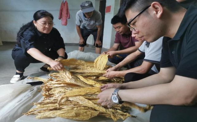 来袭！烟一手货源批发网站“千篇一律”
