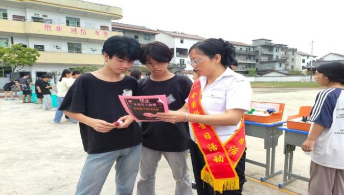 独家报道！云霄香烟批发卖香烟的微商联系方式“不知则问”