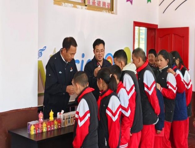 华西村红香烟价格表2024 华西村红价格表和图片