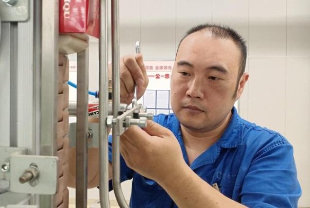 吉庆(硬红)一手厂家，吉庆(硬红)多少钱一包？