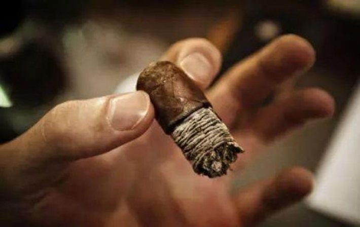 好彩硬红LIGHTS日免版批发价格是多少？好彩硬红LIGHTS日免版多少钱一盒2024？