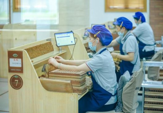 黄鹤楼(古隆中)总仓批发，黄鹤楼(古隆中)价格表和图片