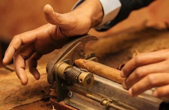 钻石(荷花一品青莲)香烟价格 钻石(荷花一品青莲)多少钱一包2025？