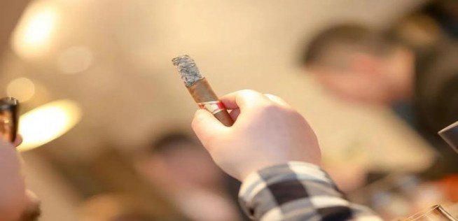 破天荒！丹东哪里买朝鲜的烟“归心似箭”