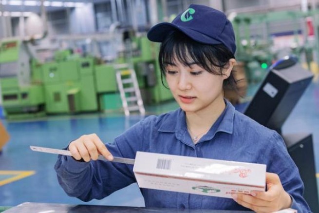 芙蓉王(蓝中免版)香烟价格表2025 芙蓉王(蓝中免版)多少钱一盒2025？