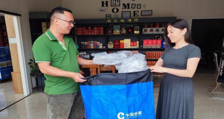 终于发现！中华烟批发商“装模作样”