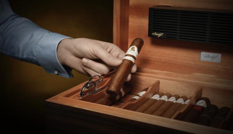 万宝路(硬黑绿澳门免税版)香烟价格 万宝路(硬黑绿澳门免税版)参数详解 