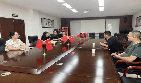 黄金叶金鲤中支多少钱一包2024？黄金叶金鲤中支价格表一览 