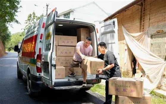 钻石(荷花小雅细支)总仓批发，钻石(荷花小雅细支)多少钱一包？