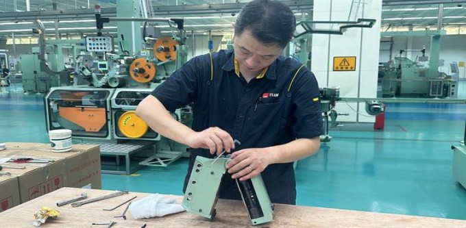 破天荒！香烟批发厂家一手货源烟草批发“五雷轰顶”