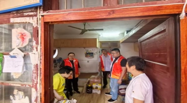 惊现！低价香烟微商一手货源“一衣带水”