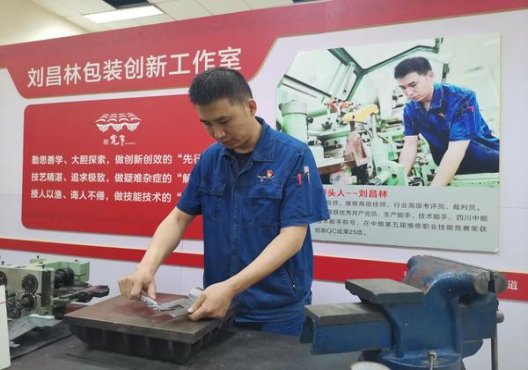 万宝路硬白金埃及签名版多少钱一包？万宝路硬白金埃及签名版价格查询 