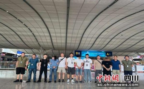 红金龙硬富贵什么价格？红金龙硬富贵多少钱一盒2024？