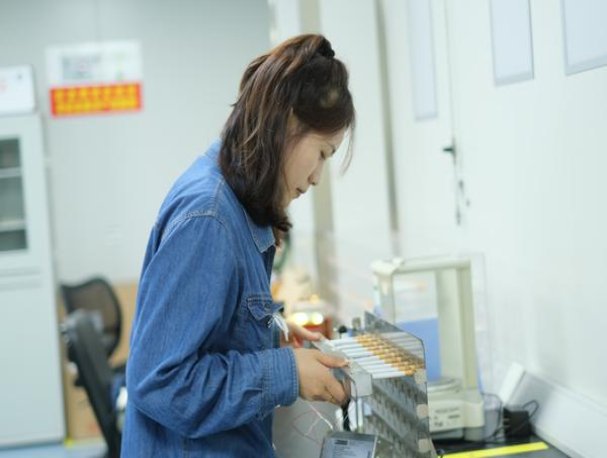 凤凰细支价格查询 凤凰细支多少钱一包2024？