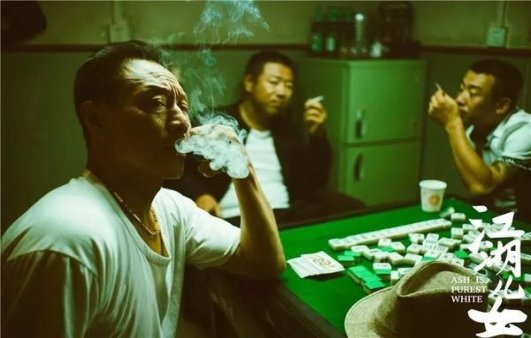 万宝路(硬金中支越南版)一手批发，万宝路(硬金中支越南版)多少钱一盒？