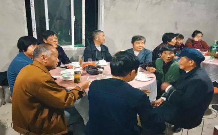 热点讨论！上海香烟批发厂家直销“金光灿烂”