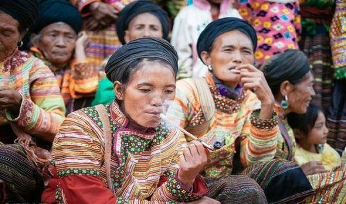 好彩硬红中免版多少钱一盒？好彩硬红中免版价格查询 