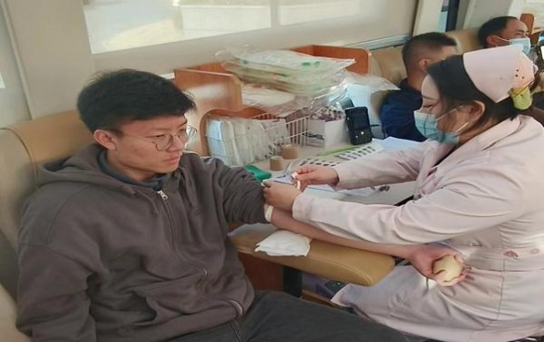 终于发现！香烟批发零售视频“放荡不羁”