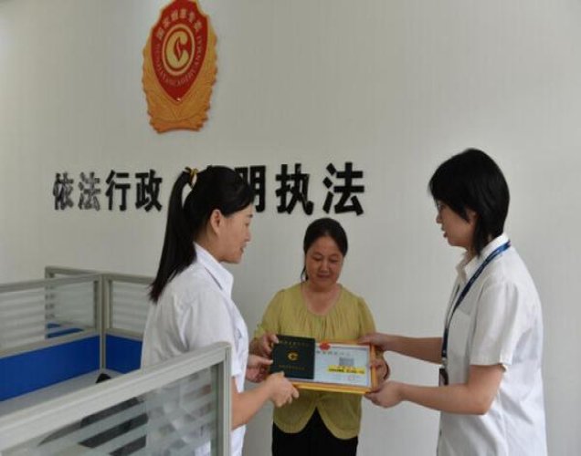来袭！raison香烟日月爆多少钱一包“如花似玉”