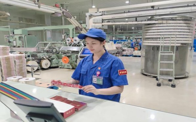 万宝路硬红澳门税虎年生肖版批发价格是多少？万宝路硬红澳门税虎年生肖版香烟价格表2024 