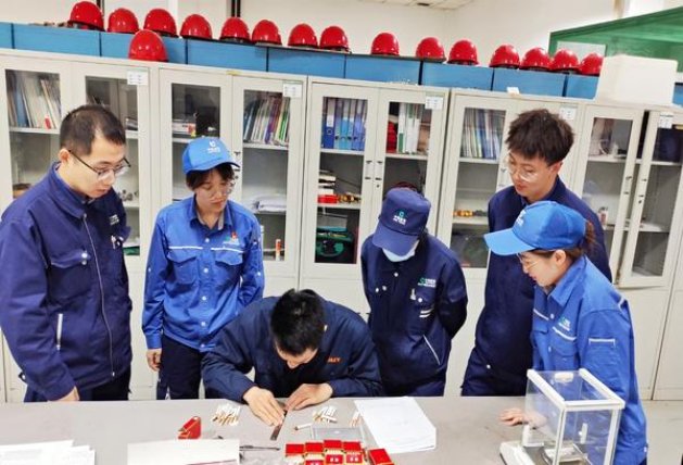 红金龙软金碟价格表和图片红金龙软金碟香烟价格表2024 