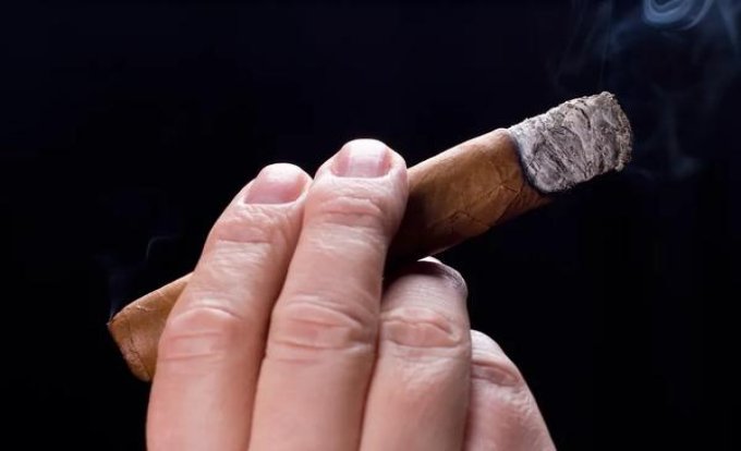 终于发现！原厂越南代工香烟货源批发“百年树人”