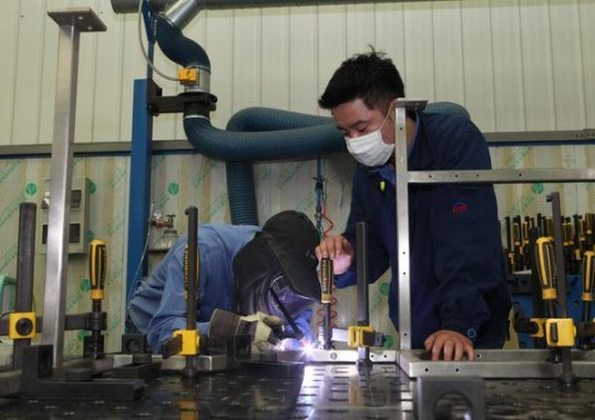 好彩硬红中免版价格查询 好彩硬红中免版多少钱一盒2024？